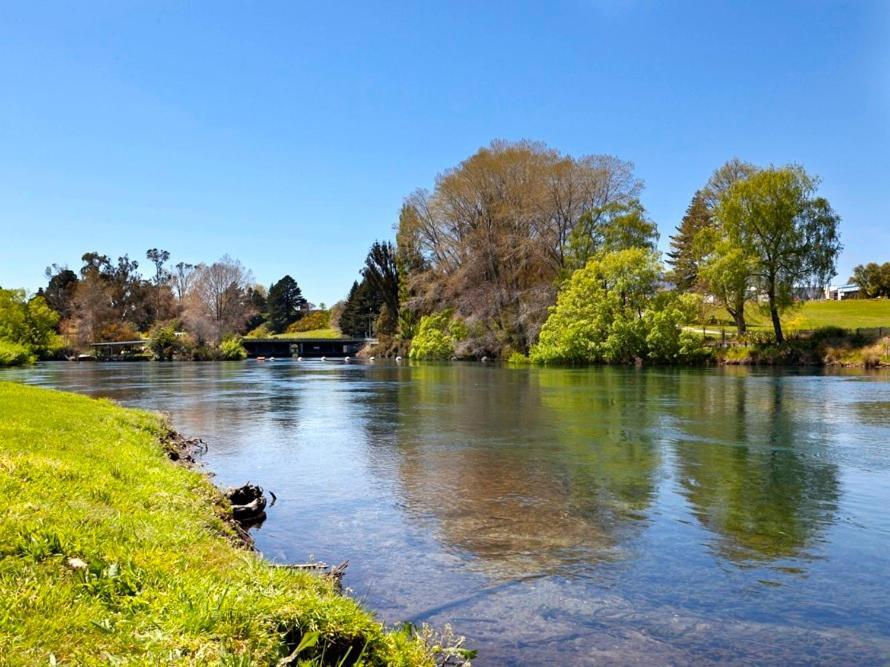 Marinaside Villa - Taupo Holiday Apartment Екстериор снимка