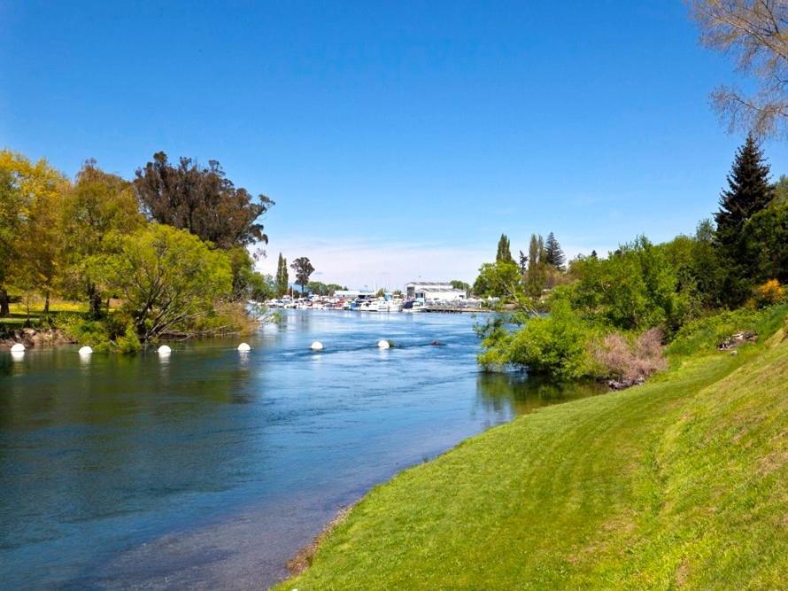 Marinaside Villa - Taupo Holiday Apartment Екстериор снимка